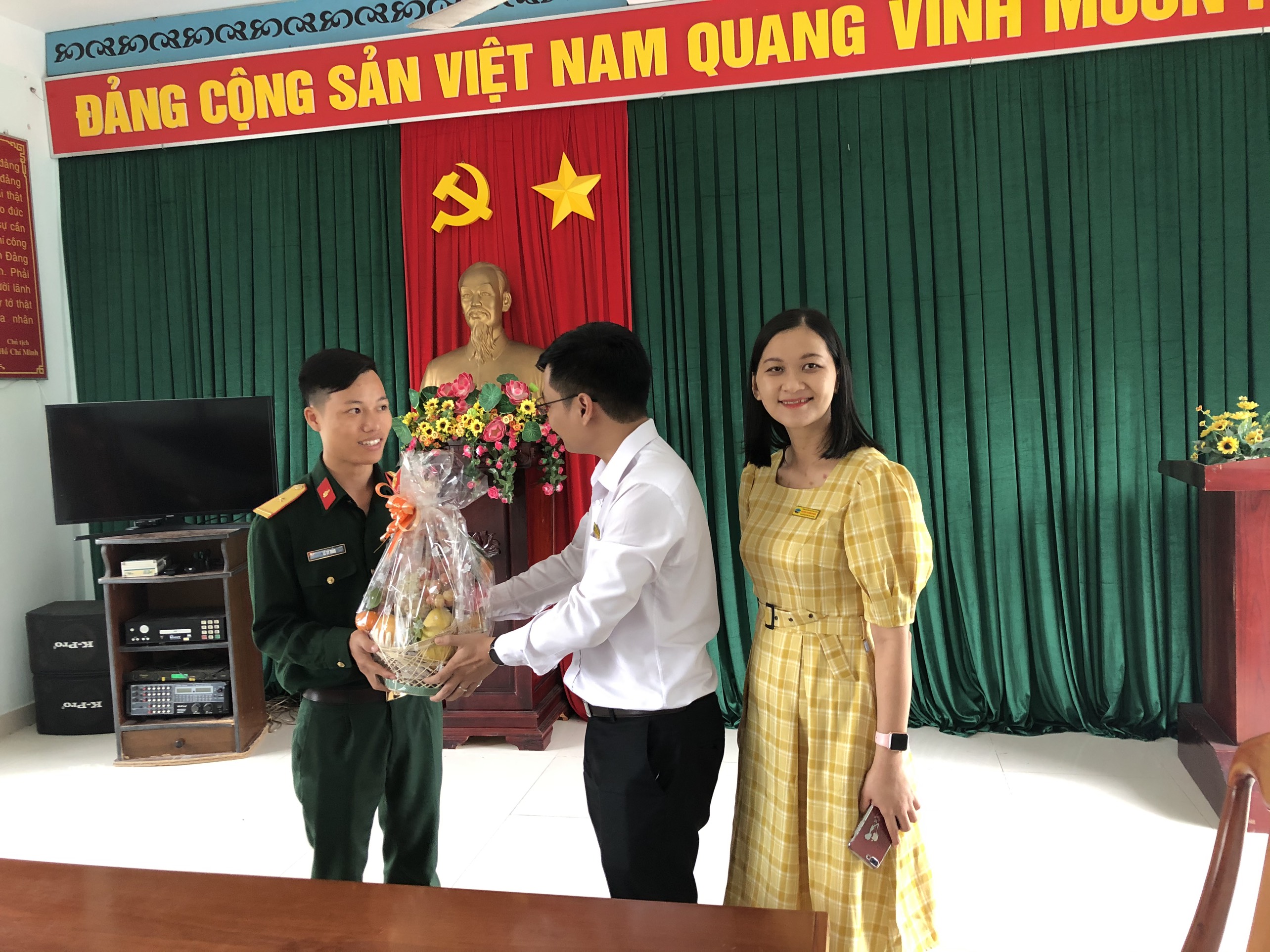 Chào mừng Ngày thành lập QĐND Việt Nam 